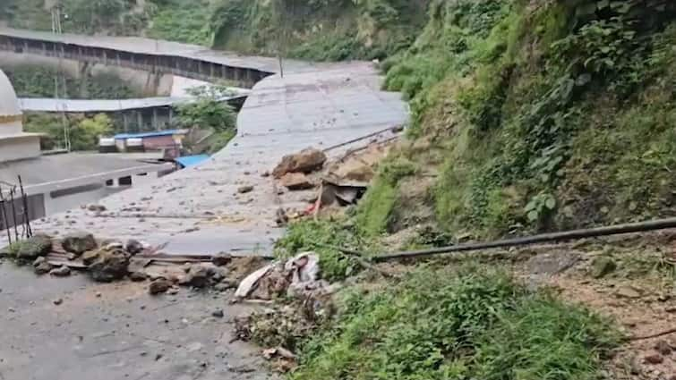 Landslide on Vaishno Devi route heavy rain in Katra Trikuta Hill Jammu and Kashmir IMD J&K: Heavy Rain Triggers Landslide On Vaishno Devi Route, Yatra Resumes Via Alternate Path