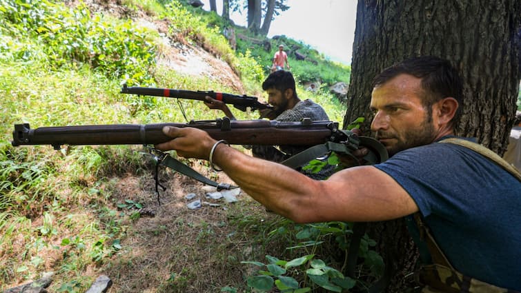 Jammu & Kashmir Constables, Teacher Dismissed For Weapons, Drugs Smuggling Jammu & Kashmir Constables, Teacher Dismissed For Weapons, Drugs Smuggling