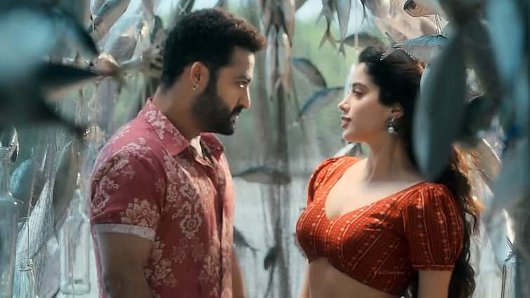 Devara Song Chuttamalle NTR Jr And Janhvi Kapoor See Viral Video Netizens React To Devara Song Chuttamalle Ft. NTR Jr And Janhvi Kapoor, Call It ‘Simply Enchanting’