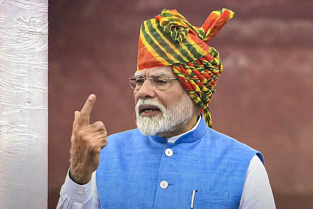 प्रधानमंत्री मोदी ने कहा कि वर्तमान 'सांप्रदायिक' नागरिक संहिता की जगह 'धर्मनिरपेक्ष' नागरिक संहिता को लाया जाना चाहिए