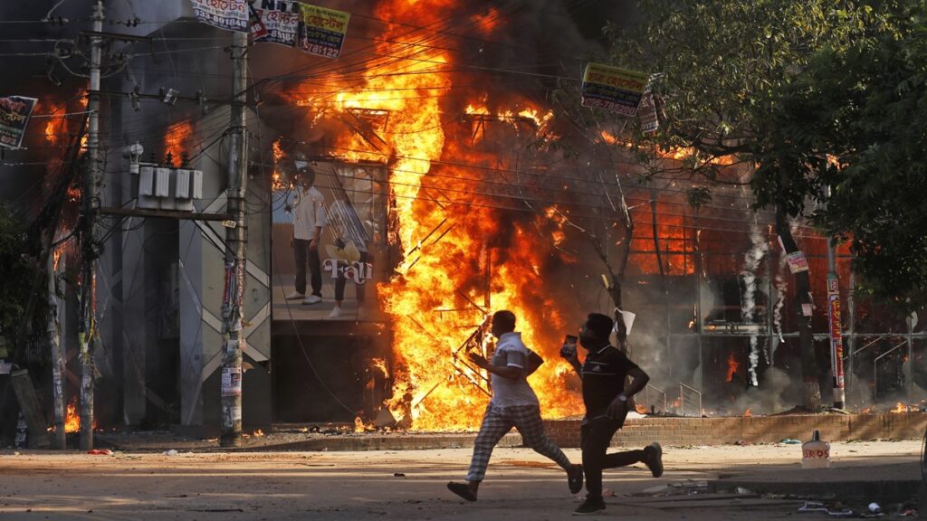 बड़े पैमाने पर आरक्षण विरोधी प्रदर्शनों के बीच भारतीय नागरिकों को बांग्लादेश की यात्रा न करने की सलाह दी गई