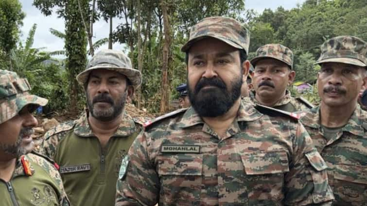 Malayalam Movie Star Mohanlal Visits Landslide Hit Wayanad; Donates Rs. 3 Cr For Rehabiliation Watch Malayalam Movie Star Mohanlal Visits Landslide Hit Wayanad; Donates Rs. 3 Cr For Rehabiliation; Watch