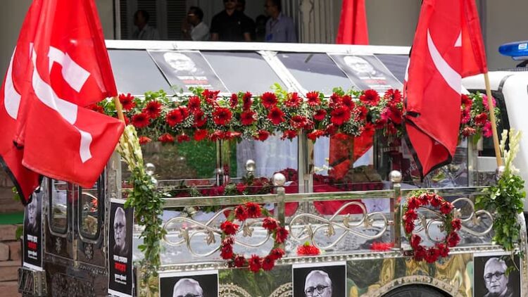 Kolkata News ex West Bengal CM Buddhadeb Bhattacharjee funeral procession Massive Crowd Watch Video