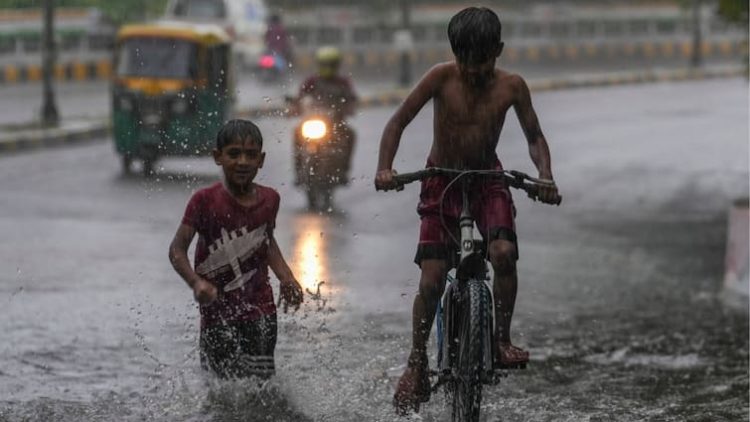 IMD Issues Yellow Alert In Delhi rajasthan Himachal Orange Alert In Kerala Kannur Check Full Forecast Here IMD Issues Yellow Alert In Delhi, Himachal; Orange Alert In Kerala