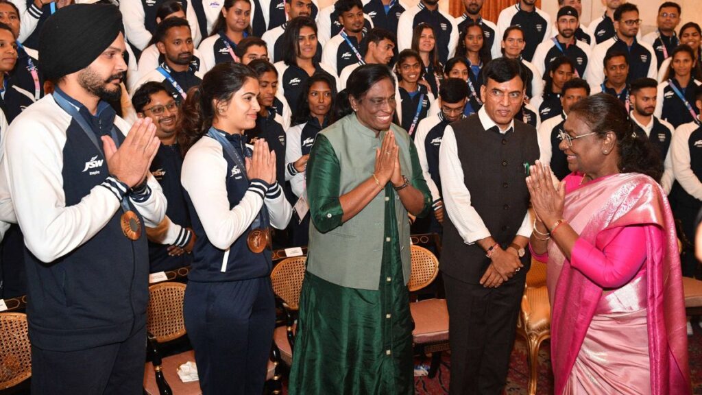 President Droupadi Murmu interacts with Manu Bhaker and PR Sreejesh at Rashtrapati Bhavan | Watch