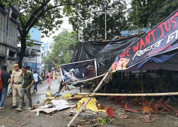 RG Kar Hospital Vandalism Kolkata Police Share Photo Of Injured Woman Constable Suvendu Adhikari Slams Mamata Banerjee RG Kar Vandalism: After Facing Flak, Police Share Photo Of Bleeding Woman Cop, BJP Says