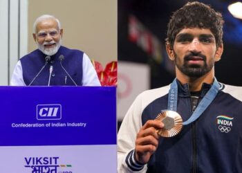 PM Modi speaks to Indian wrestler Aman Sehrawat Darian Cruz bronze medal win Paris Olympics 2024 watch video PM Modi Speaks To Olympian Aman Sehrawat After Bronze Win: