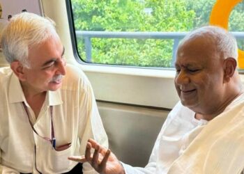 HD Devegowda Delhi Metro PM Sangrahalaya Janta Dal (Secular) (JDS) Former PM HD Deve Gowda Takes Ride In Delhi Metro, Says