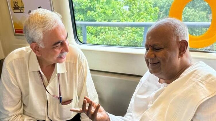 HD Devegowda Delhi Metro PM Sangrahalaya Janta Dal (Secular) (JDS) Former PM HD Deve Gowda Takes Ride In Delhi Metro, Says