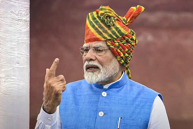 प्रधानमंत्री मोदी ने कहा कि वर्तमान 'सांप्रदायिक' नागरिक संहिता की जगह 'धर्मनिरपेक्ष' नागरिक संहिता को लाया जाना चाहिए