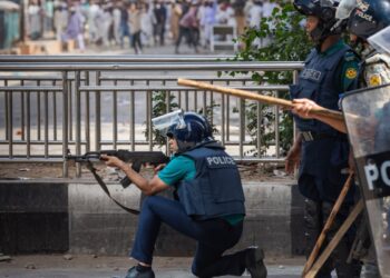 बांग्लादेश के छात्रों ने विरोध प्रदर्शन तेज़ किया, प्रधानमंत्री शेख हसीना के इस्तीफ़े की मांग की | ताज़ा अपडेट