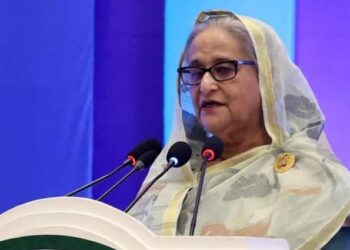 Bangladesh Protests PM Sheikh Hasina Leaves Country For West Bengal Protestors Storm Her Residence Bangladesh Unrest: PM Sheikh Hasina Leaves Country, Protestors Storm Her Ganabhaban Residence