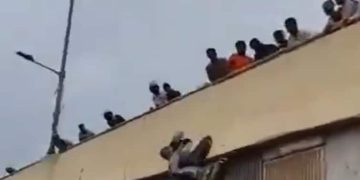 Bengaluru news Angry Crowd Throws Bikes Off Tumakuru Flyover bikers stunts viral video Karnataka news Bengaluru: Frustrated By Stunt Bikers, Angry Crowd Throws Bikes Off Tumakuru Flyover — WATCH