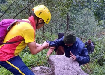 Uttarakhand News Kedarnath Yatra route 9099 people rescued heavy rains CM Pushkar Singh Dhami reviews Over 9,000 Rescued From Kedarnath Yatra Route Amid Heavy Rains, CM Dhami Emphasises Passenger Safety