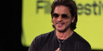 Shah Rukh Khan Gets Crowd Cheering As He Sings Kuch Kuch Hota Hai Song At Locarno Film Festival Watch Video Shah Rukh Khan Gets Crowd Cheering As He Sings