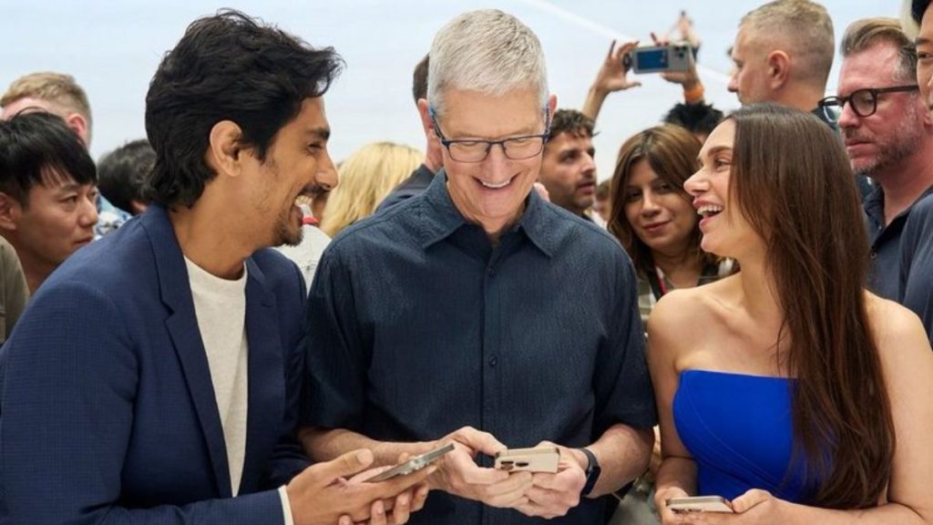 अदिति राव हैदरी और सिद्धार्थ ने iPhone 16 लॉन्च पर Apple के CEO टिम कुक से मुलाकात की