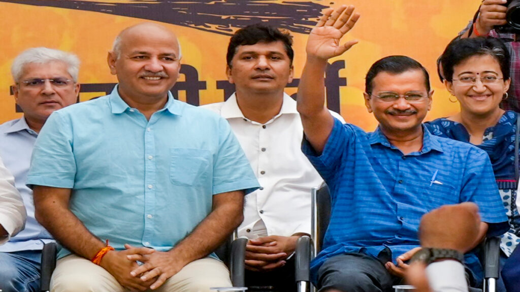 आप सरकार ने 26 और 27 सितंबर को दिल्ली विधानसभा का विशेष सत्र बुलाया है, क्योंकि केजरीवाल मुख्यमंत्री पद से इस्तीफा देने की तैयारी में हैं।