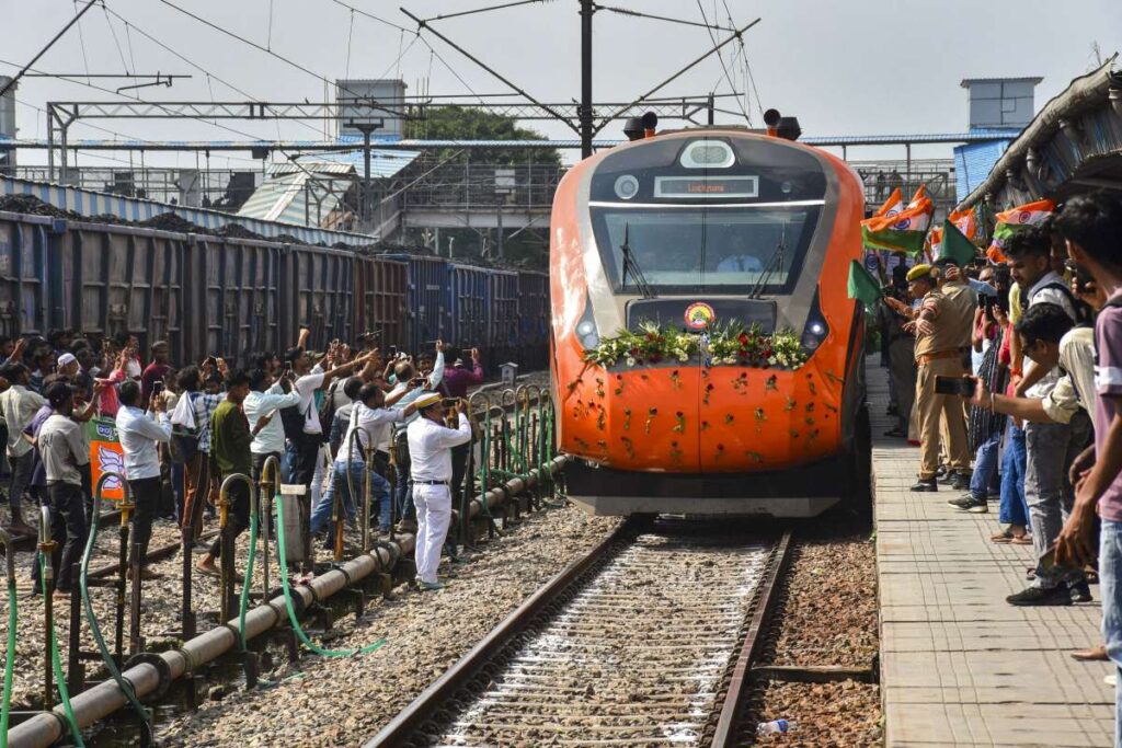 ओडिशा से चलेंगी तीन नई वंदे भारत एक्सप्रेस ट्रेनें: रूट, समय और लॉन्च की तारीख जानें