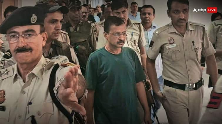 दिल्ली की एक अदालत ने अरविंद केजरीवाल की न्यायिक हिरासत 25 सितंबर तक बढ़ा दी है।