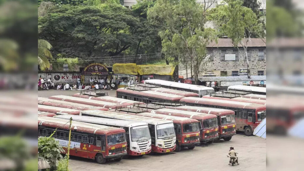 पुणे: महाराष्ट्र सरकार द्वारा मूल वेतन में ₹6,500 की बढ़ोतरी की घोषणा के बाद MSRTC हड़ताल वापस ले ली गई