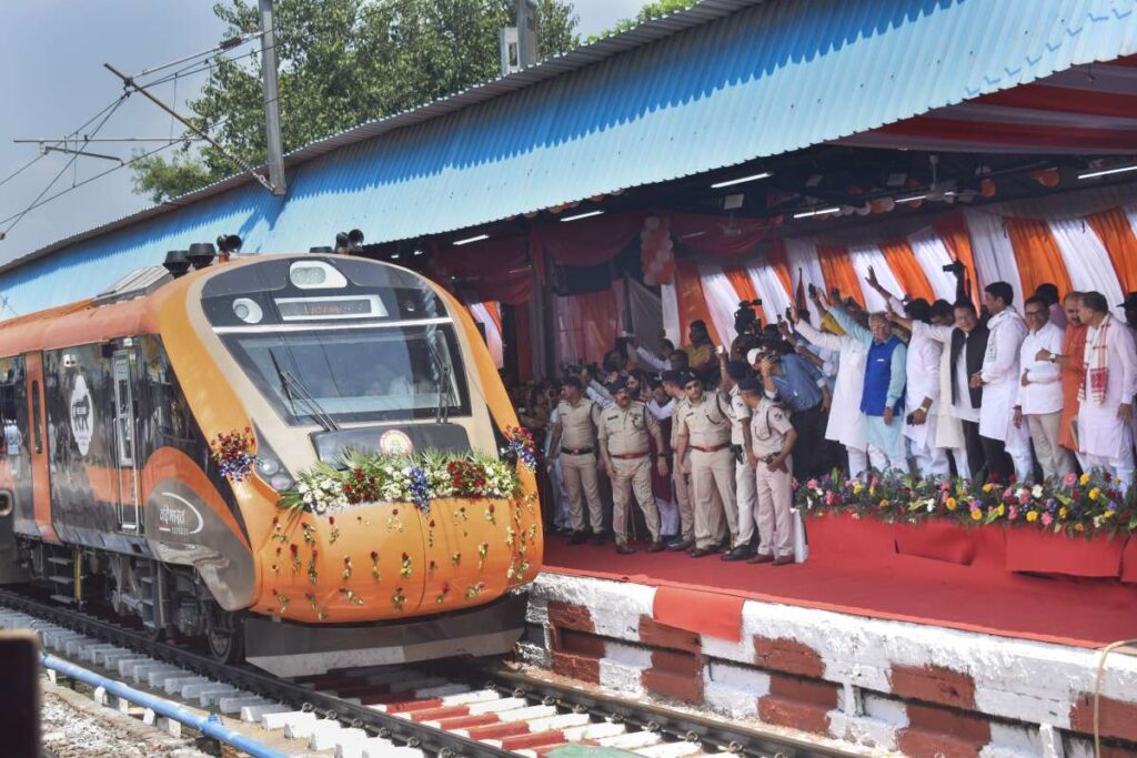 पुणे-हुबली वंदे भारत एक्सप्रेस ट्रेन इस तारीख को शुरू होगी: रूट, शेड्यूल, यात्रा समय की जानकारी लें