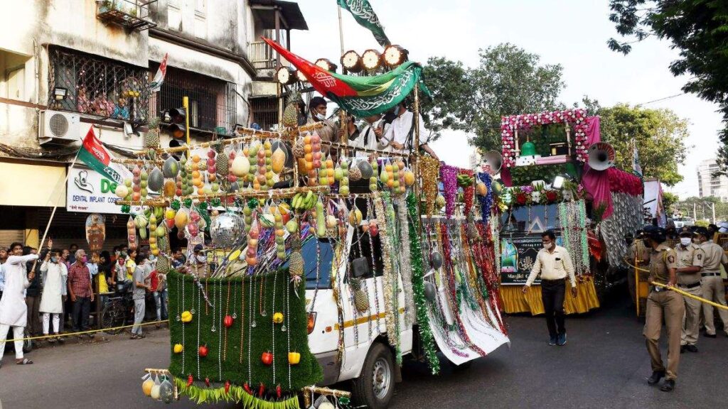 महाराष्ट्र सरकार ने गणपति विसर्जन के कारण मुंबई में ईद-ए-मिलाद की छुट्टी को 18 सितंबर तक पुनर्निर्धारित किया