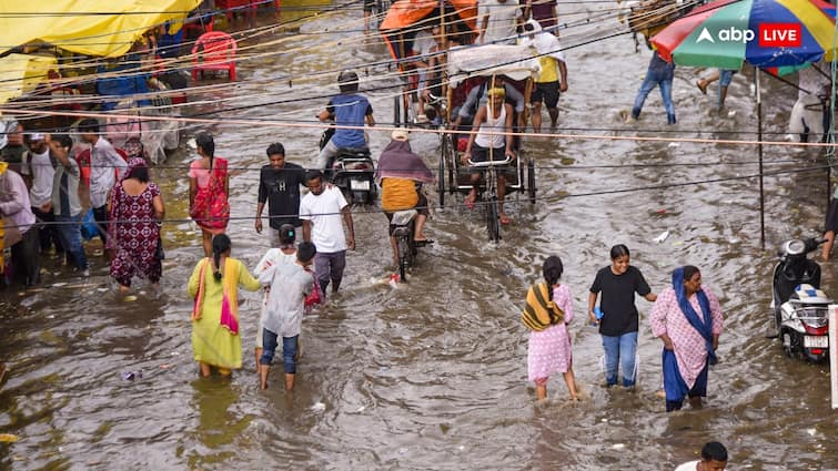 IMD ने बिहार के इन 6 जिलों में भारी बारिश की आशंका जताई है। आंधी-तूफान और बिजली गिरने की भी आशंका