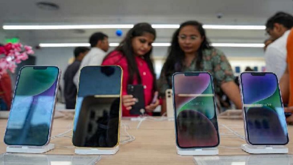 iPhone 15 54,999 रुपये में: क्या यह सबसे अच्छा सौदा है या आपको iPhone 16 में अपग्रेड करना चाहिए?