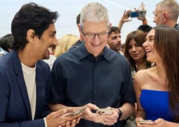 अदिति राव हैदरी और सिद्धार्थ ने iPhone 16 लॉन्च पर Apple के CEO टिम कुक से मुलाकात की