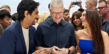 अदिति राव हैदरी और सिद्धार्थ ने iPhone 16 लॉन्च पर Apple के CEO टिम कुक से मुलाकात की