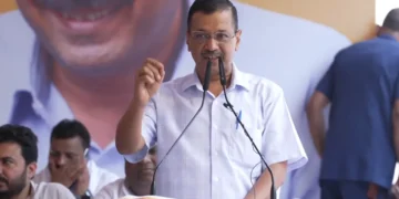 अरविंद केजरीवाल ने जंतर-मंतर से दहाड़ते हुए जनता की अदालत में आरएसएस प्रमुख मोहन भागवत से पांच सवाल पूछे