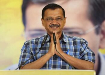 आप ने दिल्ली के निवर्तमान मुख्यमंत्री अरविंद केजरीवाल के लिए राष्ट्रीय पार्टी संयोजक के रूप में सरकारी आवास की मांग की