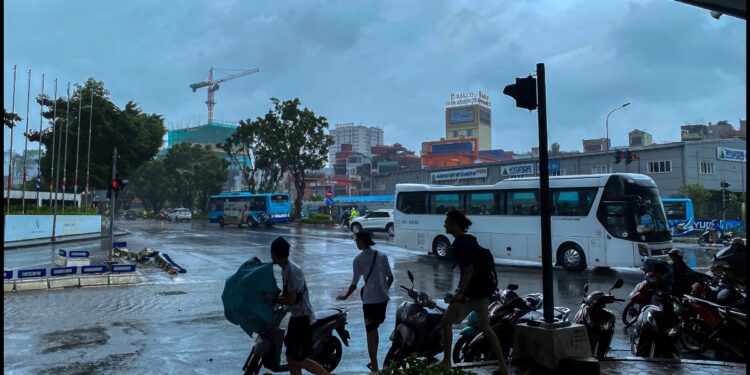 तूफान यागी ने वियतनाम में दस्तक दी, चीन के हैनान द्वीप में तीन लोगों की मौत | वीडियो