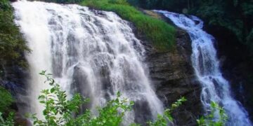 दक्षिण भारत के 5 सबसे खूबसूरत झरने जिन्हें आपको इस साल जरूर देखना चाहिए