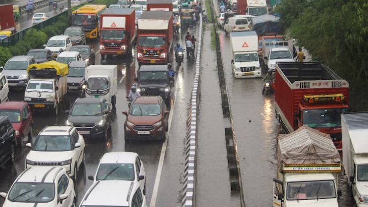 दिल्ली एनसीआर के कुछ हिस्सों में भारी बारिश, आईएमडी ने और बारिश का अनुमान जताया