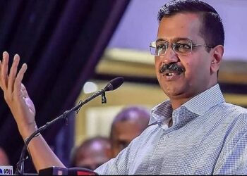 पंजाब सरकार 'तमाशा' पर आ गई है, दागी मंत्रियों को हटाया जाए: केजरीवाल