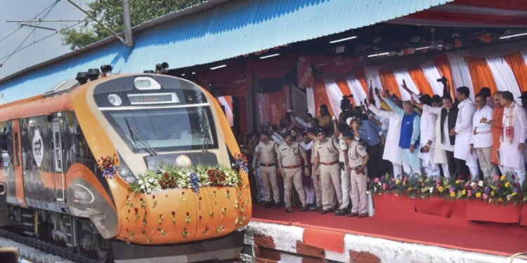 पुणे-हुबली वंदे भारत एक्सप्रेस ट्रेन इस तारीख को शुरू होगी: रूट, शेड्यूल, यात्रा समय की जानकारी लें