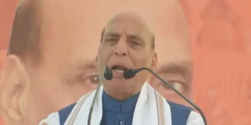 "मैं प्रार्थना करता हूं कि खड़गे 125 साल तक जीवित रहें, पीएम मोदी सत्ता में बने रहें": राजनाथ सिंह का कांग्रेस पर पलटवार