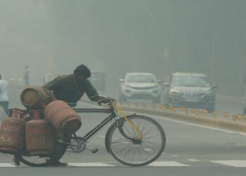 वायु प्रदूषण के कारण दिल्लीवासियों की जीवन प्रत्याशा में लगभग 12 वर्ष की कमी: रिपोर्ट