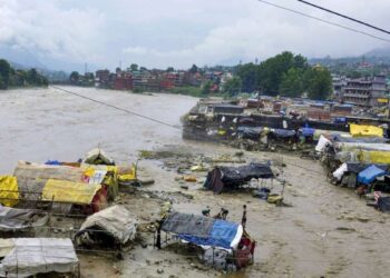 हिमाचल प्रदेश में बादल फटने से 1 की मौत, 53 सड़कें बंद, IMD ने और बारिश की आशंका जताई | पूरी रिपोर्ट