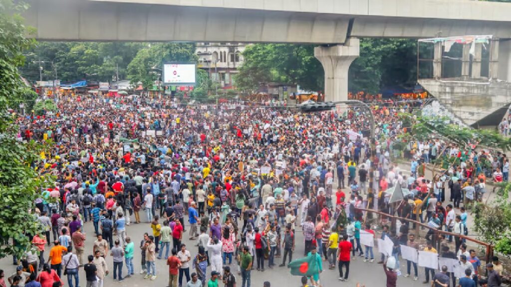 बांग्लादेश में 12 दिनों में दुर्गा पूजा से जुड़ी 35 अप्रिय घटनाएं, 17 गिरफ्तार