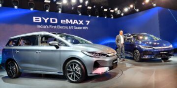 BYD EMax 7 इलेक्ट्रिक MPV रुपये में लॉन्च। XYZ लाख