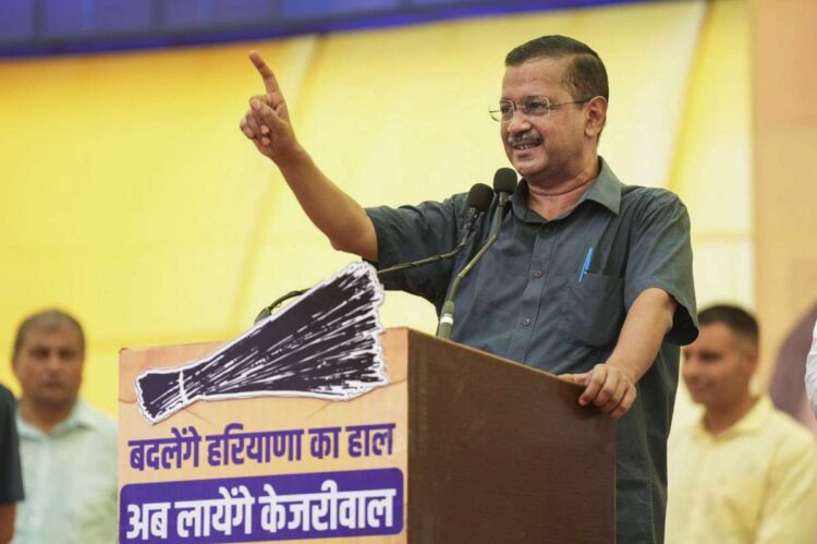 अरविंद केजरीवाल ने दिल्ली के मुख्यमंत्री का सरकारी आवास खाली करना शुरू किया | घड़ी