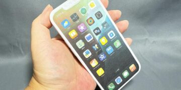 एक अंदरूनी सूत्र ने iPhone SE 4 का मॉक-अप दिखाया: यह बिल्कुल iPhone 14 जैसा दिखता है