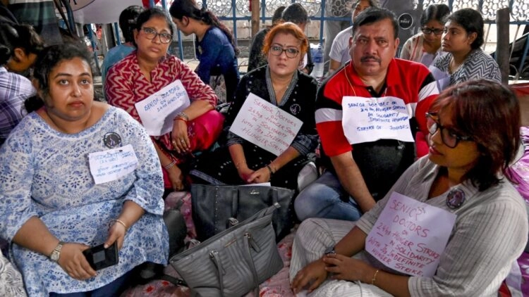 कोलकाता डॉक्टरों का विरोध: एफएआईएमए ने कल से अस्पतालों में राष्ट्रव्यापी वैकल्पिक सेवाएं बंद करने का आह्वान किया है