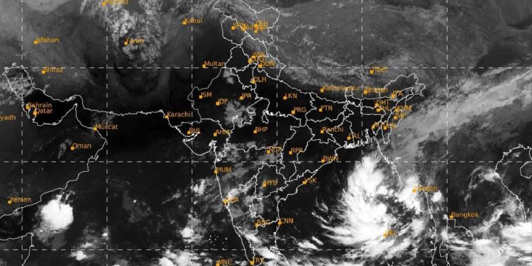 चक्रवात दाना तीव्र: इन स्मार्टफोन ऐप्स का उपयोग करके वास्तविक समय में तूफान की प्रगति को ट्रैक करें