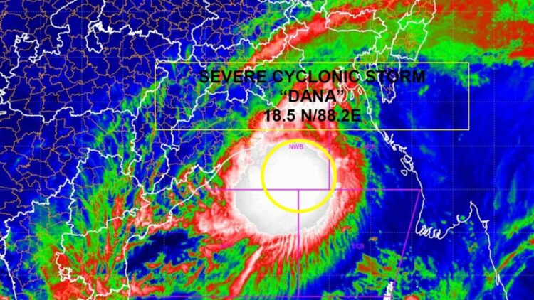 चक्रवात दाना पारादीप बंदरगाह के करीब पहुंचा, अधिकारियों ने सुरक्षा उपाय बढ़ाए