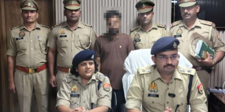 पुलिस ने कुख्यात अपराधी को गिरफ्तार किया, 32 मोबाइल फोन, लैपटॉप और मोटरसाइकिल जब्त की - यहां पढ़ें