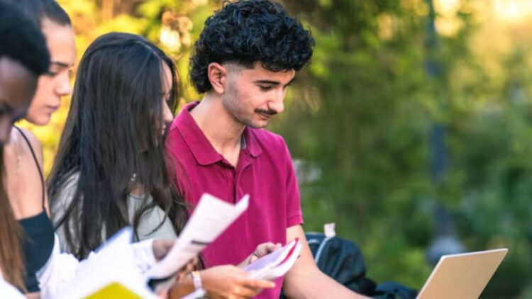 भारतीय छात्रों के लिए स्पेन में शीर्ष 5 छात्रवृत्तियाँ - वह सब कुछ जो आपको जानना आवश्यक है