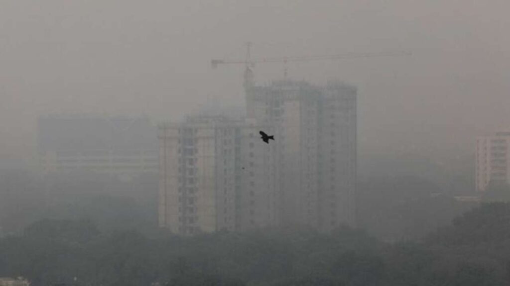 दिल्ली का AQI 296 पर, शहर में छाया धुंध